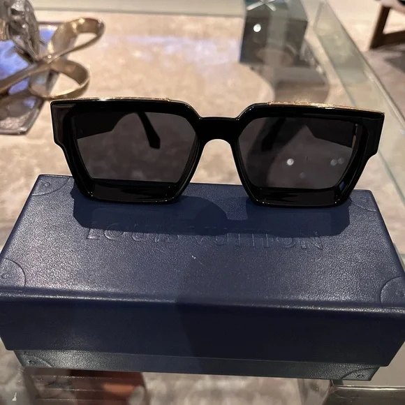 Louis Vuitton Black Sunglasses with Gold Details - Picture 11 of 11